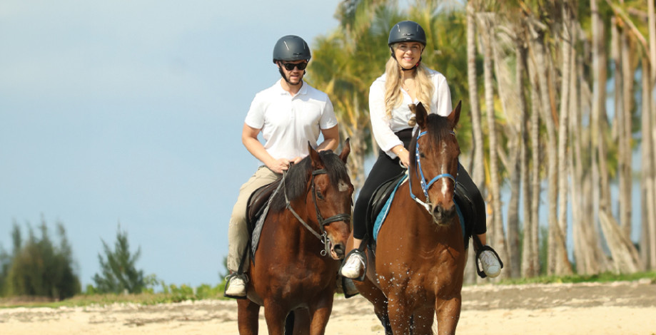 haras-du-monde-beach-riding-3.jpg
