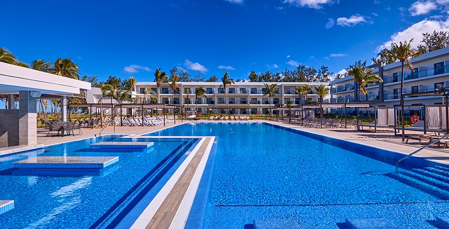 RIU_Palace_Mauritius_(Adults_Only)_Riu_Palace.psd_0000s_0073_XMU_24_027_-_Pools
