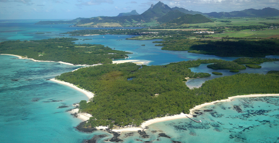 air_mauritius_helicopter_0000s_0002_shutterstock_442890010_1_1_1.jpg