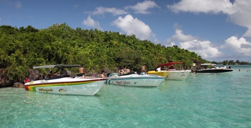 Aquacity_Belle_Mare_Watersports_Full-Day_5_Islands_Speedboat_Trip_Aquacity