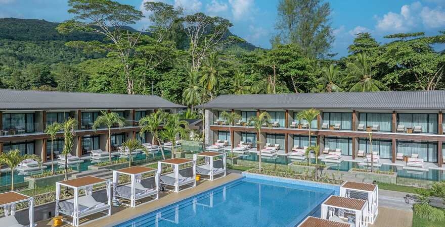 Avani+_Barbarons_Seychelles_avani_plus_barbarons_seychelles_lagon_pool_deck