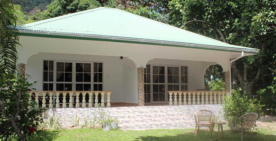 Chalet_Bamboo_Vert_Guest_House_&_Restaurant_-_Seychelles_Chalets_Bamboo_Vert_0006_SUPERIOR_ROOM_EXTERIOR
