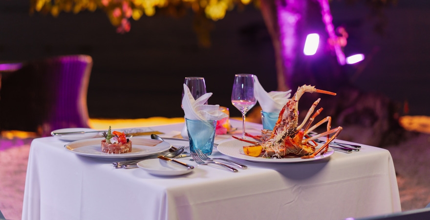 Sofitel_Mauritius_L'Imperial_Resort_&_Spa_19._Sofitel_Mauritius_LImperial_Resort__Spa_-_Lobster_Dinner_2_cropped