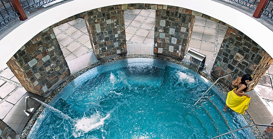 Spa_-_Le_Jadis_Beach_Resort_&_Wellness_Mauritius_Untitled-1_0002_Spa_&_Wellness_-_Hydrotherapy_Jet_Pool_3