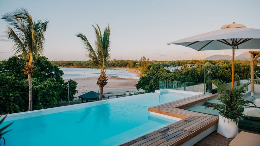 roof-top-pool-with-a-view_copy_.jpg