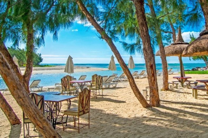 lunch-on-the-beach_iac_copy_.jpg